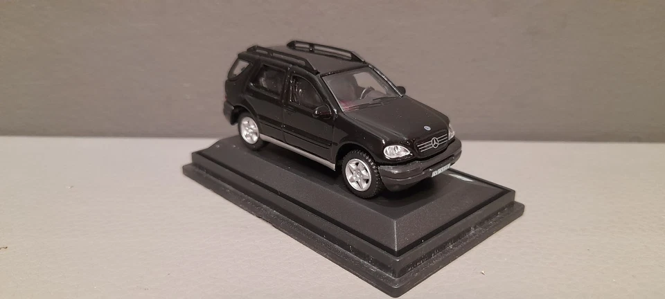 Mercedes Benz ML320 Black Diecast 1:72 Scale Display Stand Case Gift Idea - Image 4 of 4
