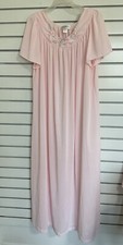 ShadowLine Vtg 1X Light Pink Silky Nightgown Embroidered w Pink Roses Romantic
