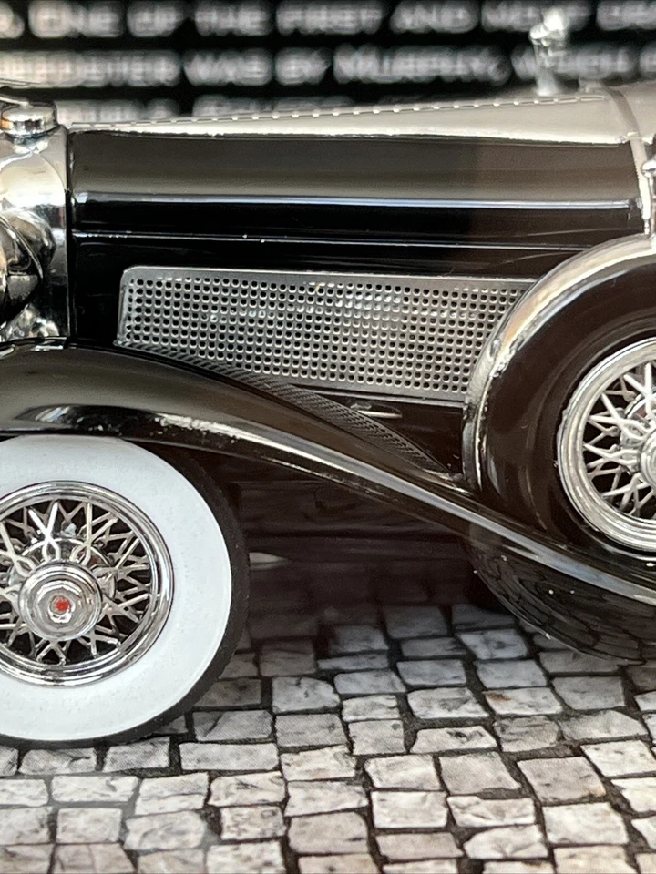 1929 DUESENBERG MODEL J TORPEDO CONVERTIBLE COUPE 1/43 CAR MODEL BY MINICHAMPS - Image 4 of 4