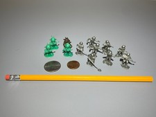 Vintage 60s plastic alien and astronaut figures in various poses 12 - Hong Kong