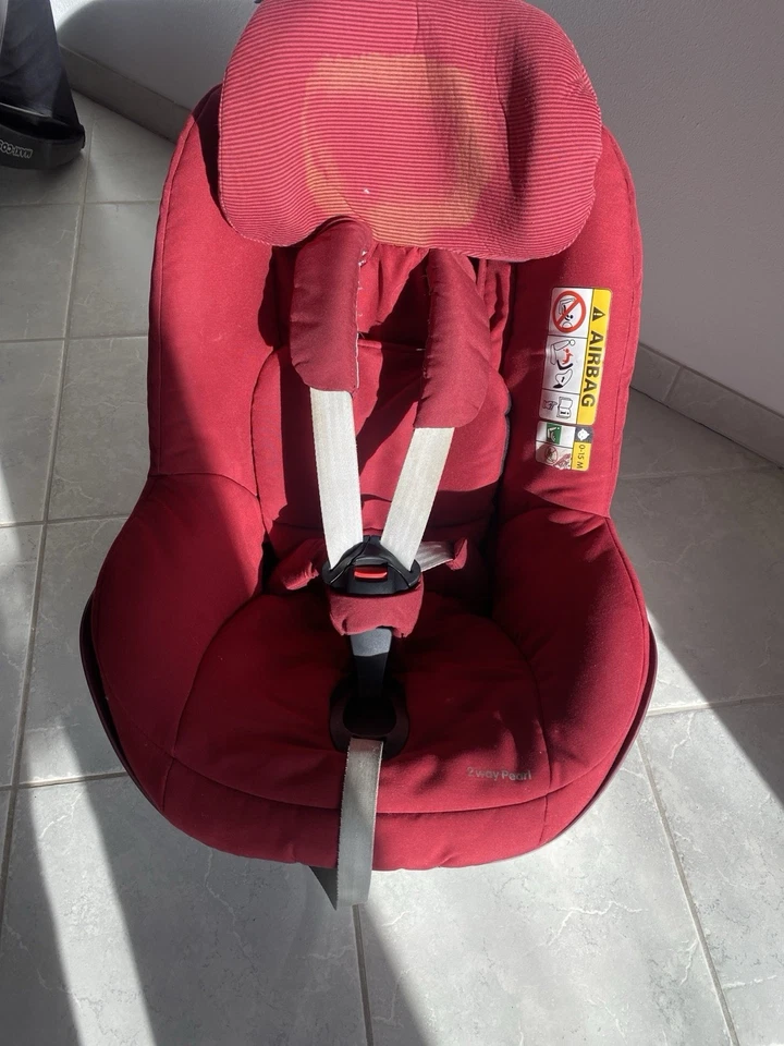 Maxi Cosi Pebble Babyschale & Maxi Cosi 2Way-fix Folgesitz mit Isofix - Bild 2 von 4