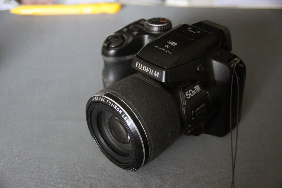 Fuji Finepix S9400W Digital Bridge Camera 16MP 50x Zoom CCD Sensor . WiFi. - Bild 2 von 4
