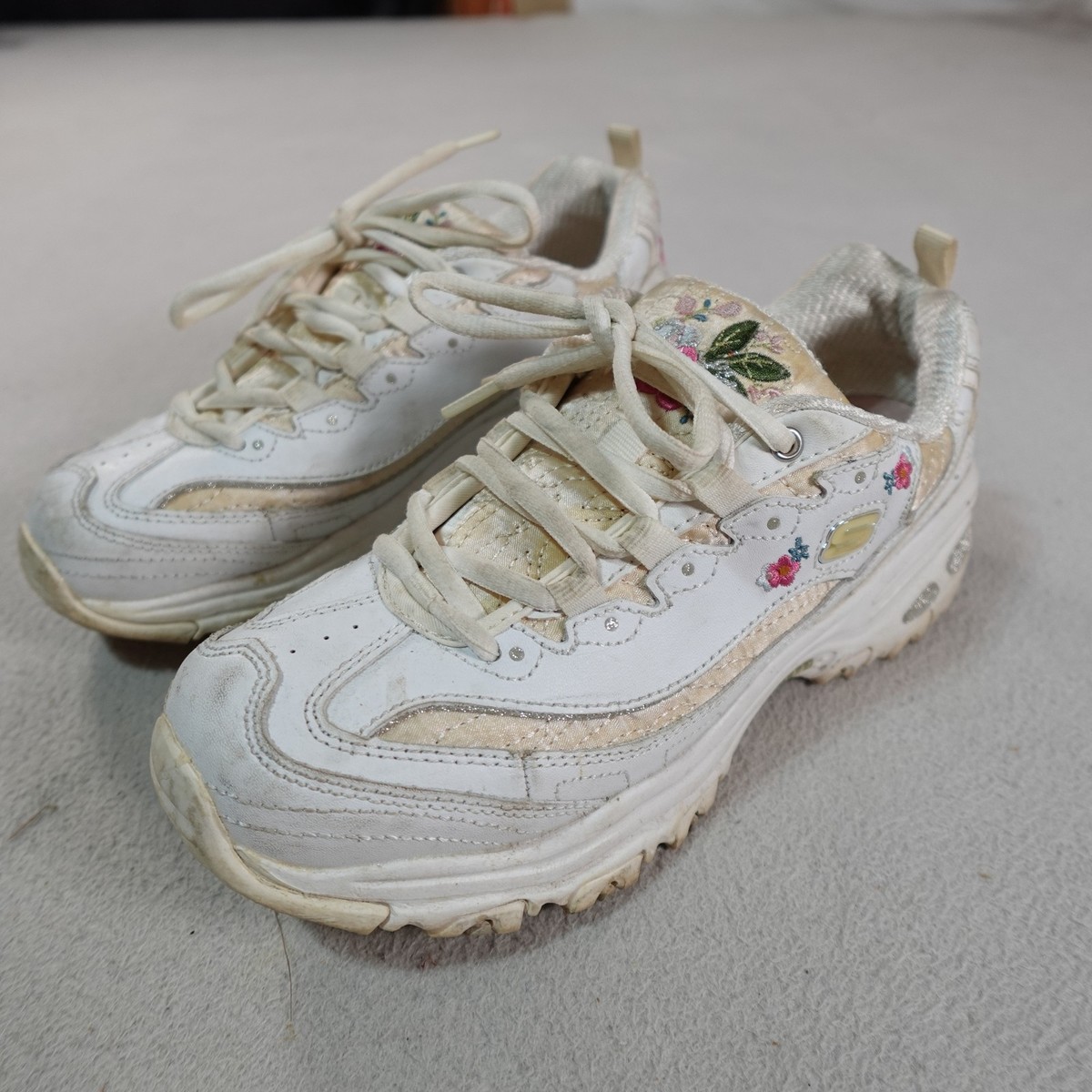 Skechers Shoes Womens Size Floral Embroidered Air Cooled