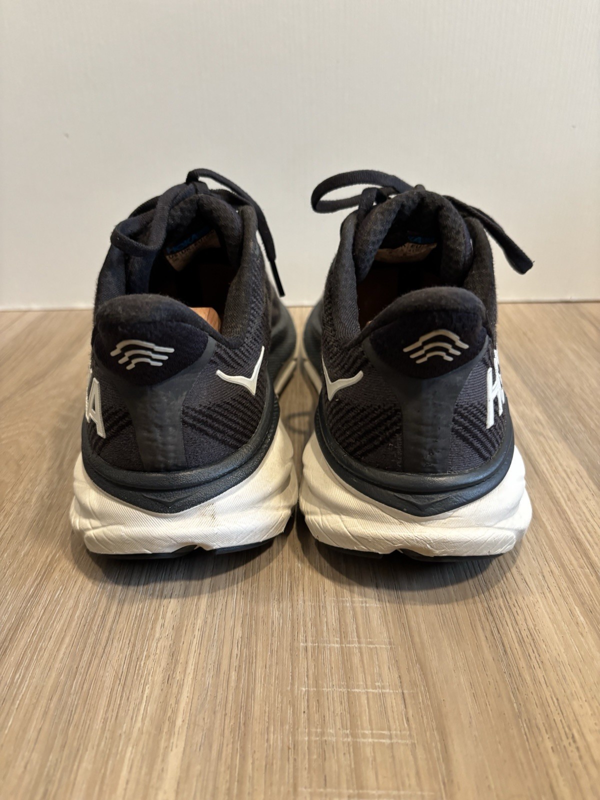 Hoka One One Clifton 9 Womens 1132211 BWHT Black Running Shoes Sneakers Sz 9 B thumbnail 4