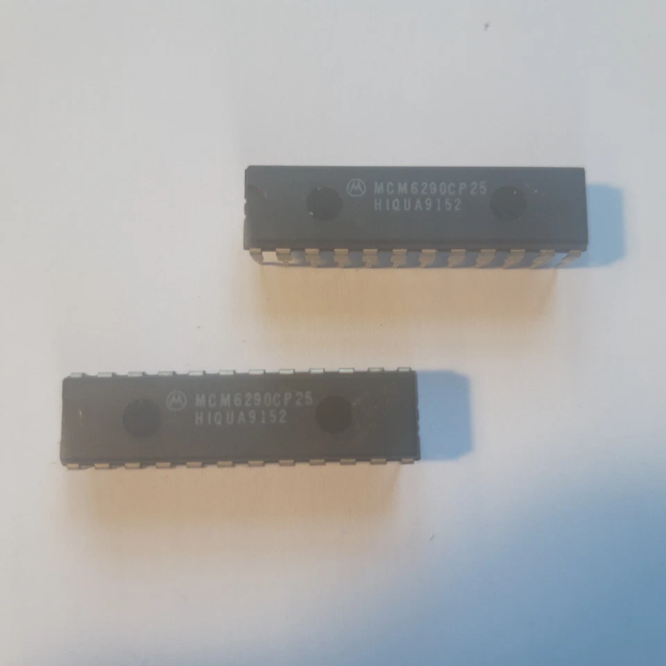 RAM Speicherchip Motorola, Static-RAM 16K, 25nS, 5V, 3-State, 24 Pin DIP