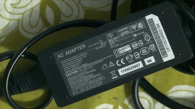 AC Adapter 3166B7-001 Input 100 - 240 V, 1.2 A 50/60Hz, 12 mm x 0,5 cm