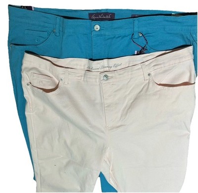 Gloria Vanderbilt Amanda Skimmer & Slimming Effect Capris. Blue & Pink. 24W .