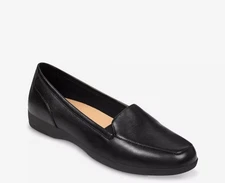 Women’s Easy Spirit Devitt Loafers Size 9.5 W Wide Width Slip On Shoes Black NEW