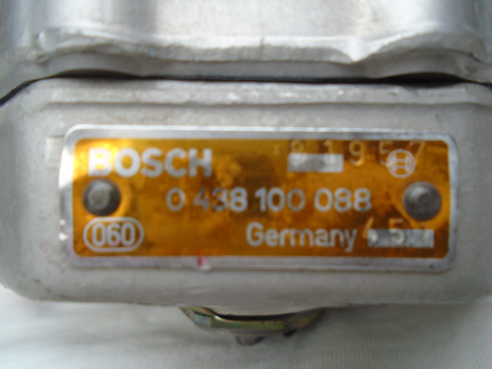 Mercedes 107 126 Fuel Distributor 380SL 380SEC 500SEC 380SE 380SEL