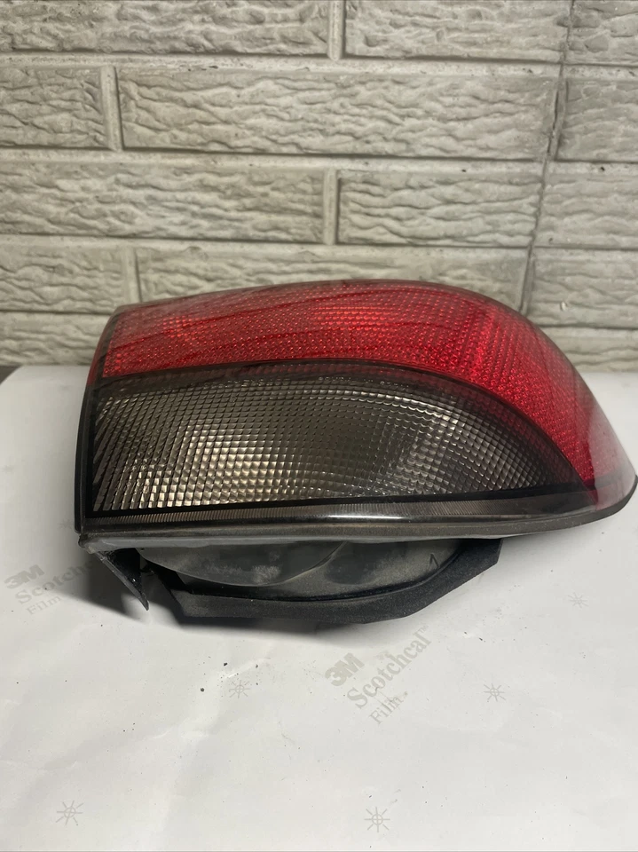Luz trasera izquierda lado del conductor Saab 9-5 1999-2001 sedán Foto 3 de 4