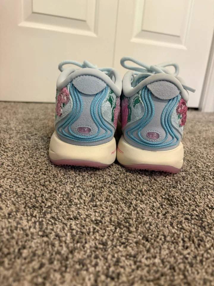 LeBron Basketball Shoes Size 8 Women's - Image 4 of 4