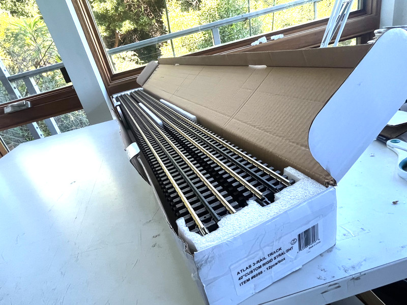 ATLAS 6058, NIB, 3-RAIL 40" NICKEL SILVER w/ SIM. WOOD TIES, 12 TRACKS