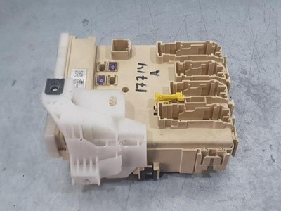 8922102331 Fuse Relay Box Toyota Auris E18 1.4 D-4D 2012 5288419