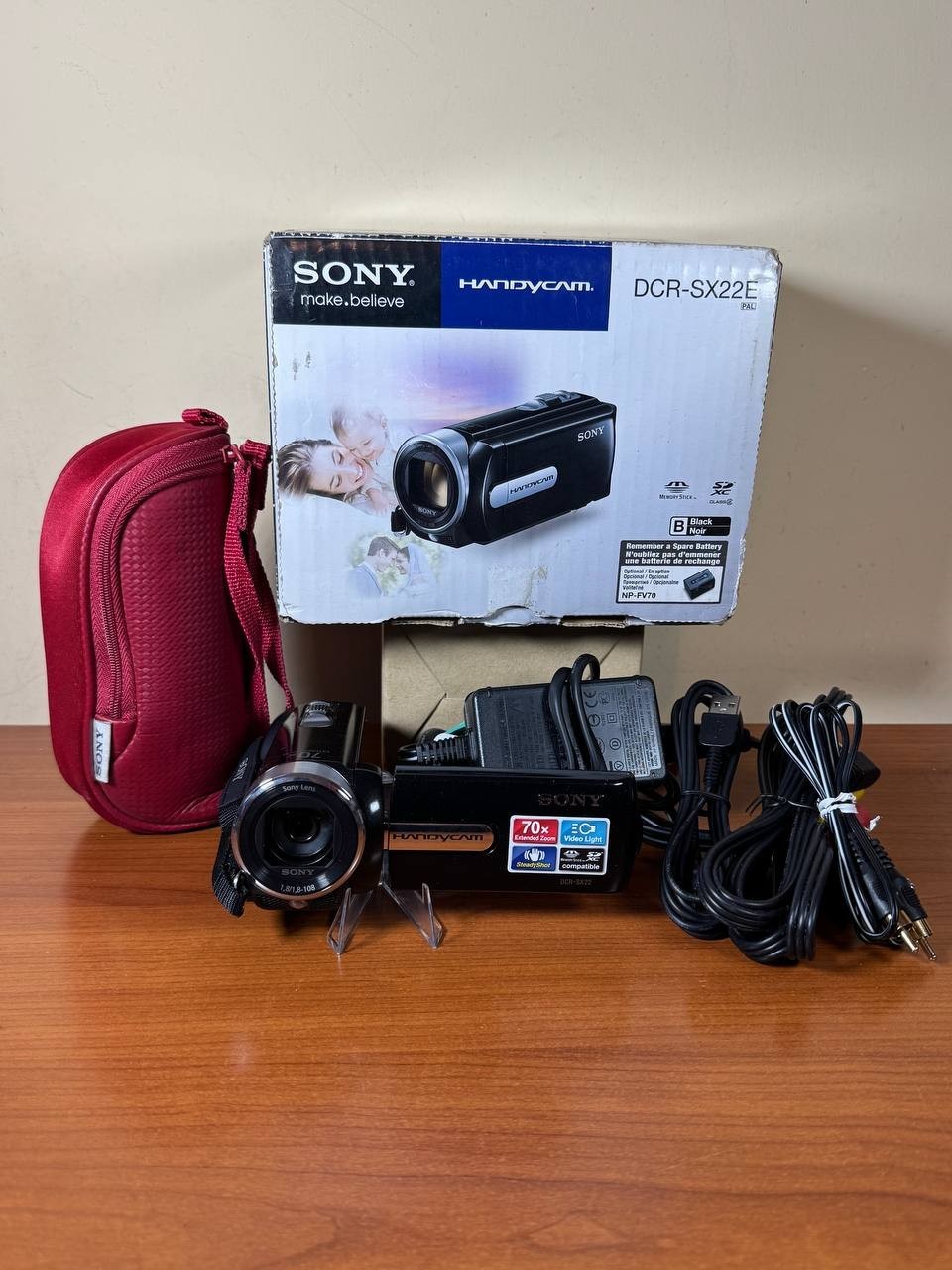 Sony Handycam DCR-SX22E Videocamera Digitale con Scatola, SD 32GB e Cavi