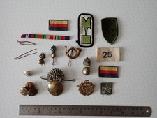 Bundle of millitary badges and buttons (Y335)