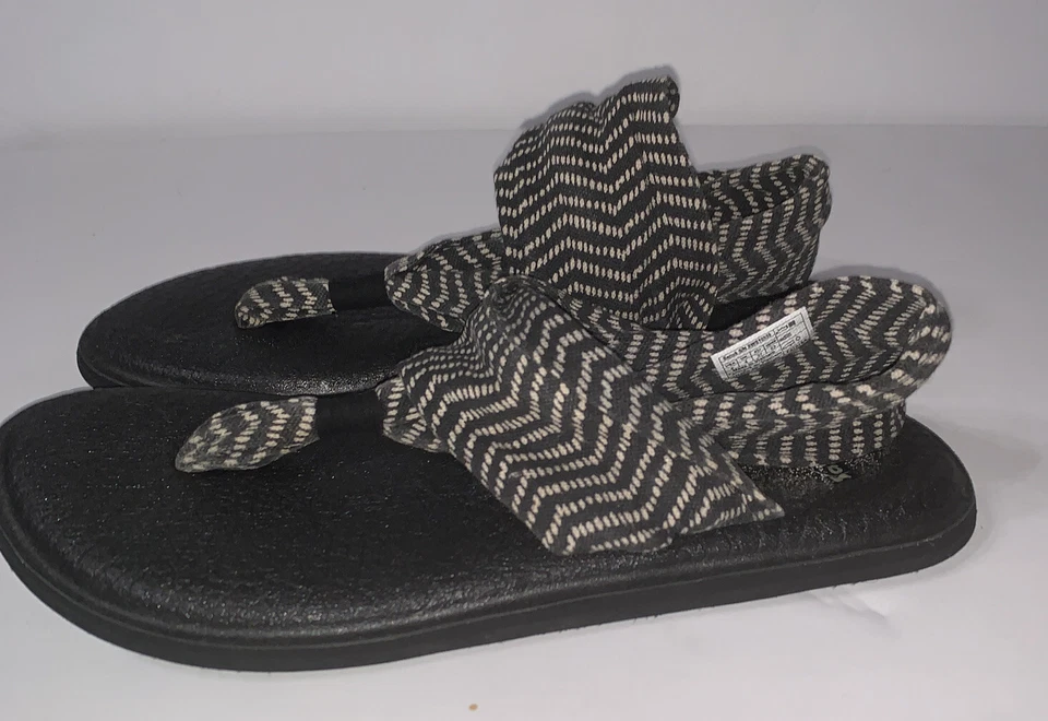 Sandalias Sanuk Yoga Sling 2 Chanclas Talla 6 Negro Off White Dots DEFECTUOSAS Foto 2 de 4