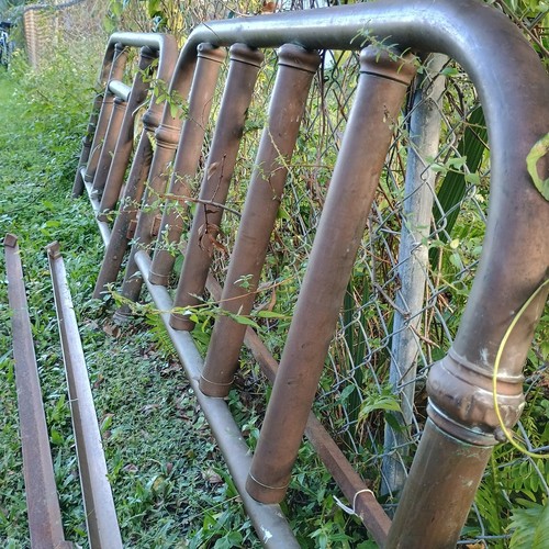 Antique Early 1900's Solid Brass Bed Frame And Cast Iron Wheels ( World War 1 ) - Picture 3 of 12
