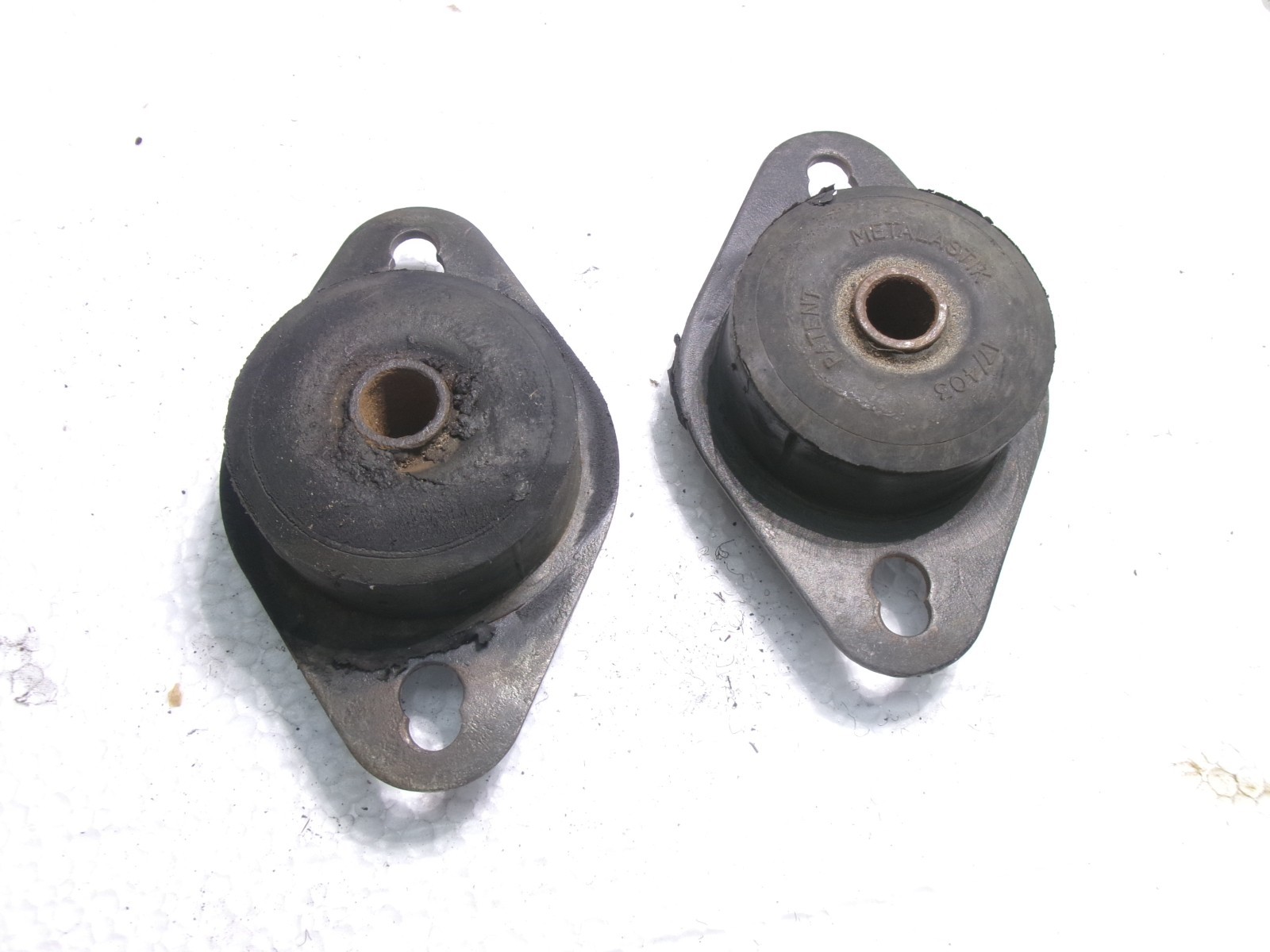 NOS Lot of (2) 1965 81 ROLLS ROYCE SILVER SPUR  Differential Carrier Mount