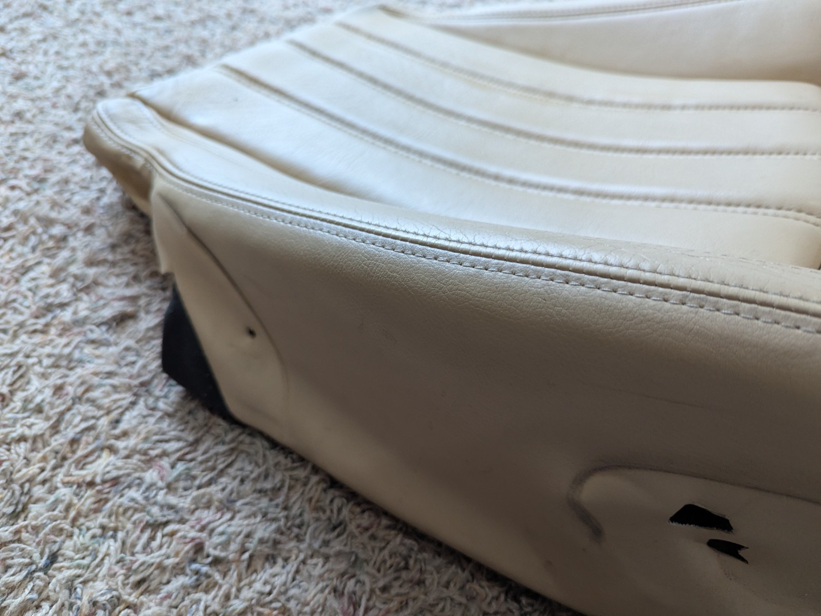 Maserati GranTurismo S 2008-2012 Front Right Lower Seat cushion Beige