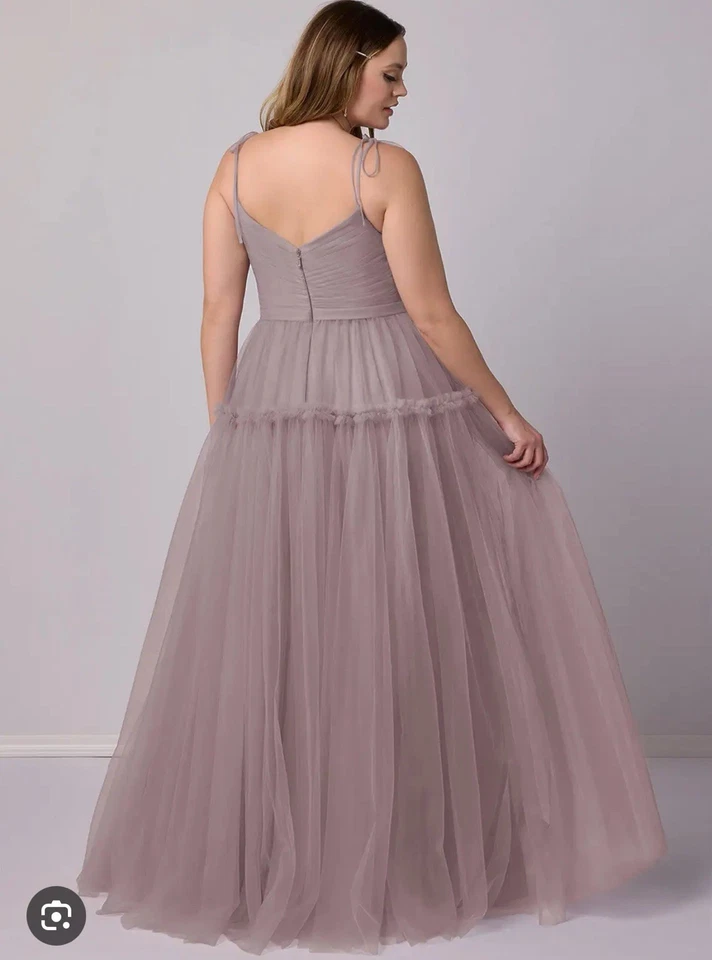 Barbie Colección Azazie 1035 Vestido Taupe Tamaño Personalizado Busto 42” Cintura 36” Pequeño Foto 3 de 4