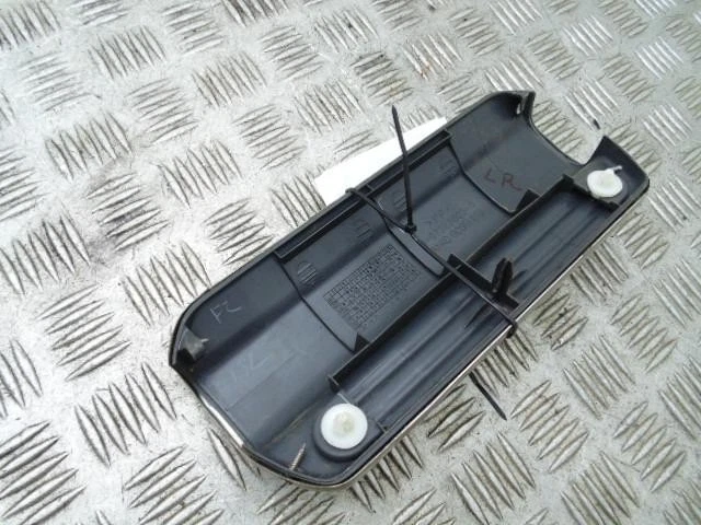 Panel de ajuste trasero de placa de seda Isuzu Rodeo pasajero izquierdo lado cercano MK1 2003-2012F Foto 3 de 4