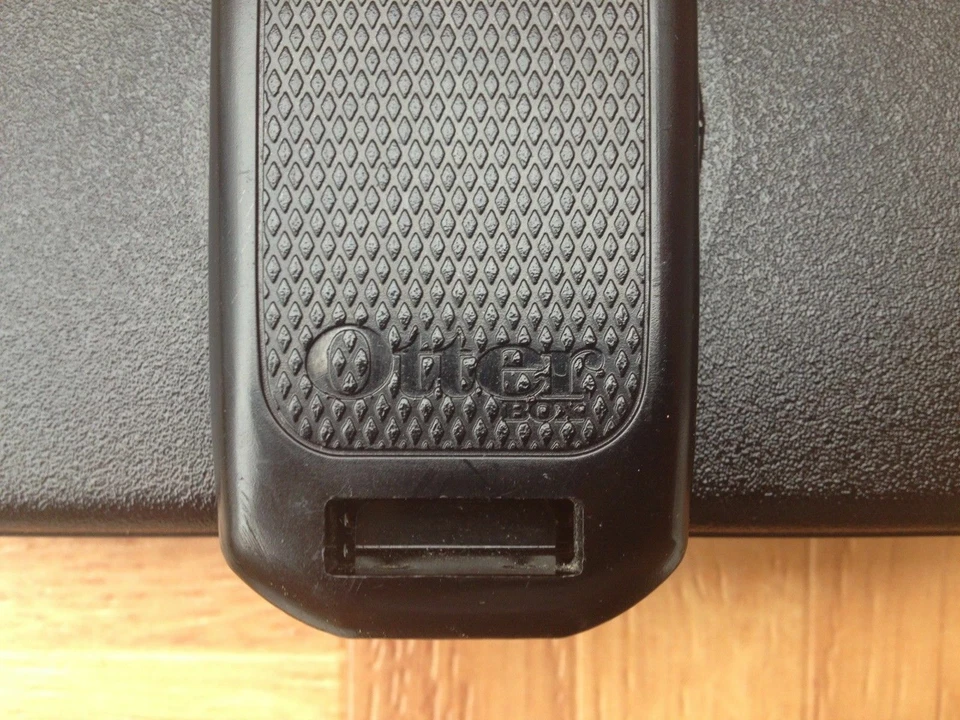 Genuine OTTERBOX Defender Belt Clip Model 7111 - Image 4 of 4