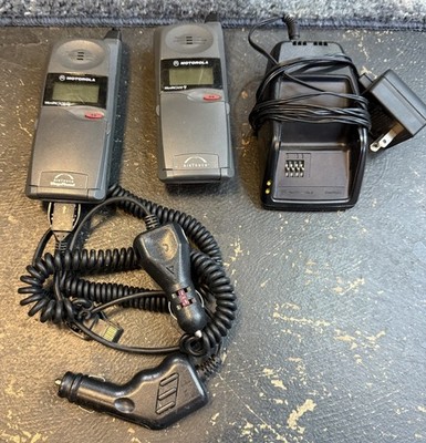 TWO MOTOROLA MICROTAC DPC 650 - CELL PHONE MOBILE TELEPHONE VINTAGE RETRO RARE