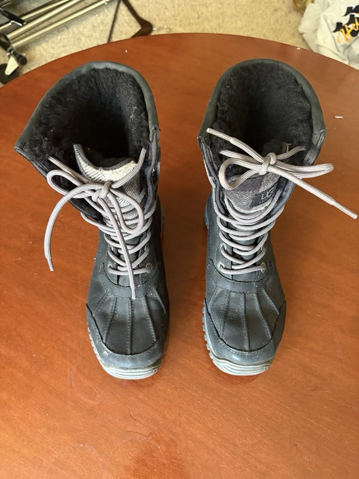 UGG Adirondack Women's black & gray Event Waterproof Vibram Boots USA Size 6 - Image 2 of 4
