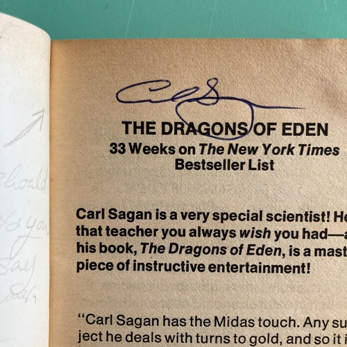 Carl Sagan Signed THE DRAGONS OF EDEN paperback book Aged Pages Cover Marks 1978 - Picture 3 of 11