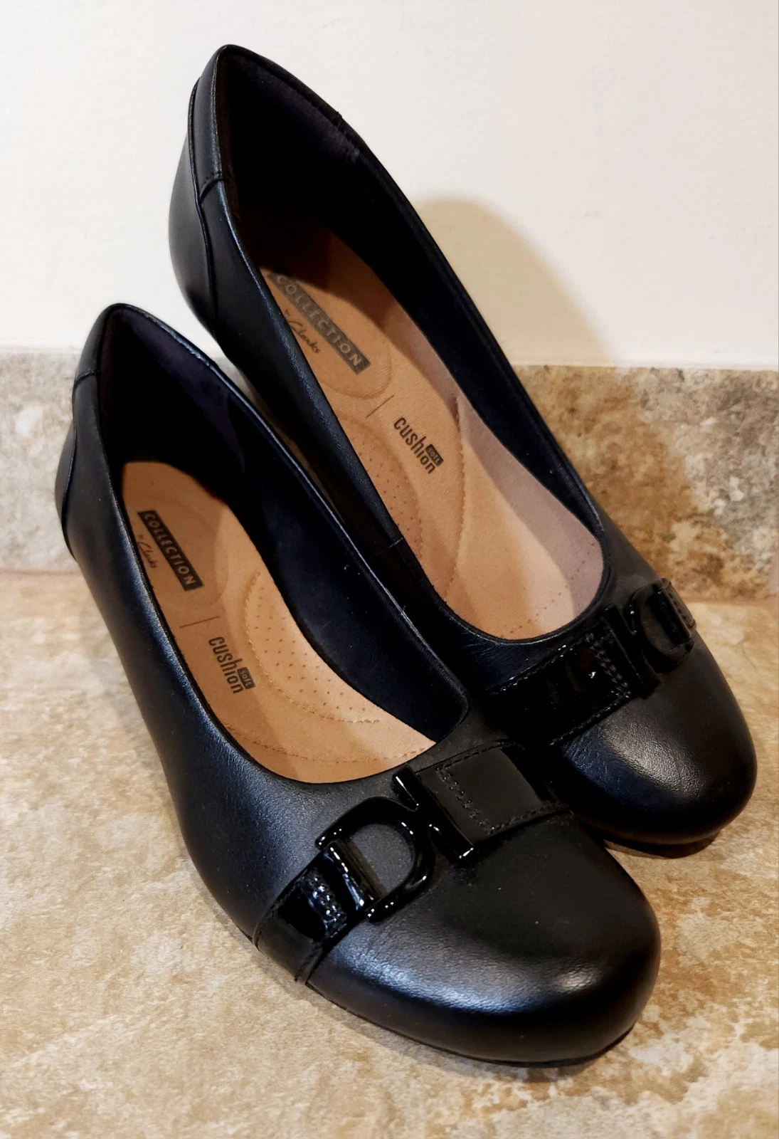 Clarks Ballerine con zeppa e tacco 2 5" collezione Flores Poppy in pelle nera taglia 6 5 M
