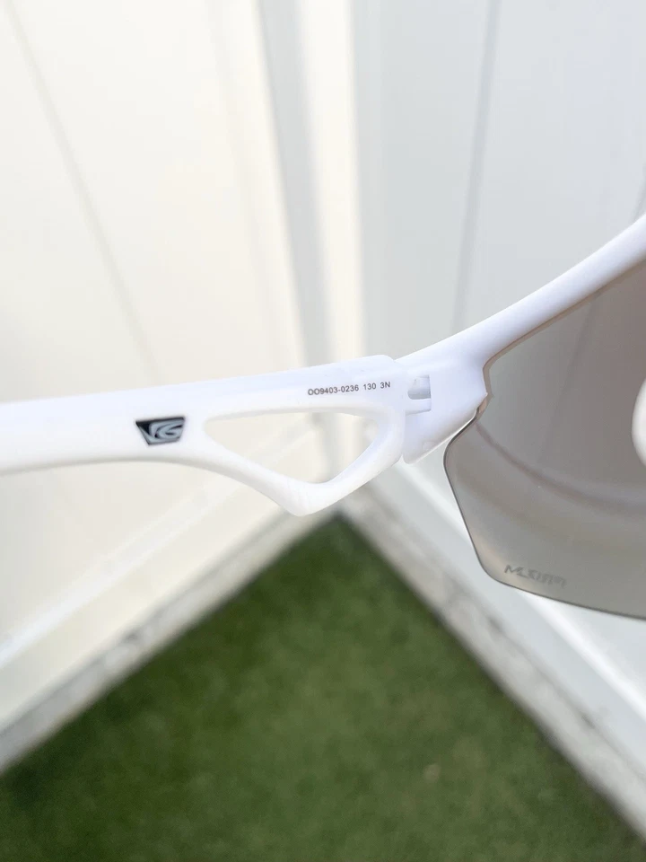 NUEVO CON ETIQUETAS Oakley Sphaera OO9403 9403 Blanco Azul Hielo Prizm Estuche Incluido OSFA Foto 4 de 4