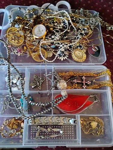 Unbranded Jewelry Lot Vintage/Modern Costume Jewelry All Wearable