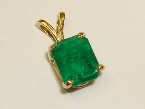 14K SOLID GOLD APPROX. 1 1/2 CTW NATURAL EMERALD PENDANT! RARE FIND!