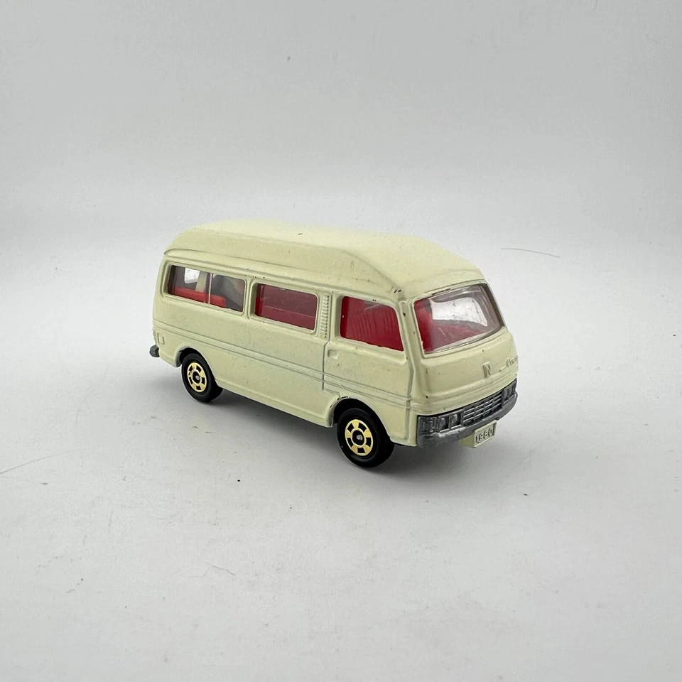 Tomica #3 Nissan Caravan Cream With Gold Wheels RARE VERSION 1:67 Scale Japan - Image 4 of 4