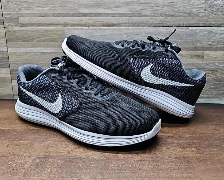Nike Revolution 3 Wide Black White for Sale | Authenticity  display picture 3