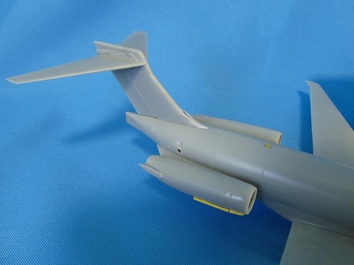 MD-87 (AMP) Aircraft Photoetch Metallic Details MD14427 Scale model kit 1:144 - Picture 4 of 24