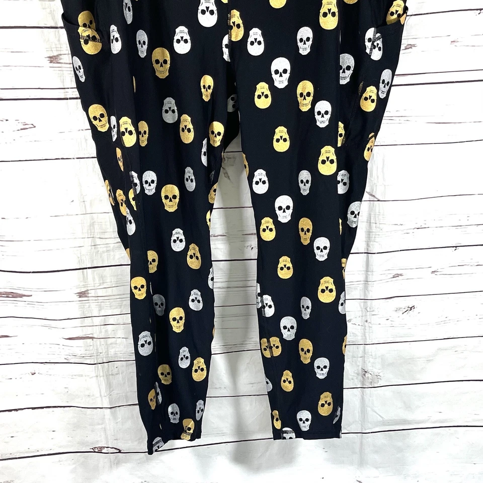 Леггинсы Torrid большого размера 5x премиум-класса с принтами в виде черепа из золота/серебра черные - Изображение 3 из 4