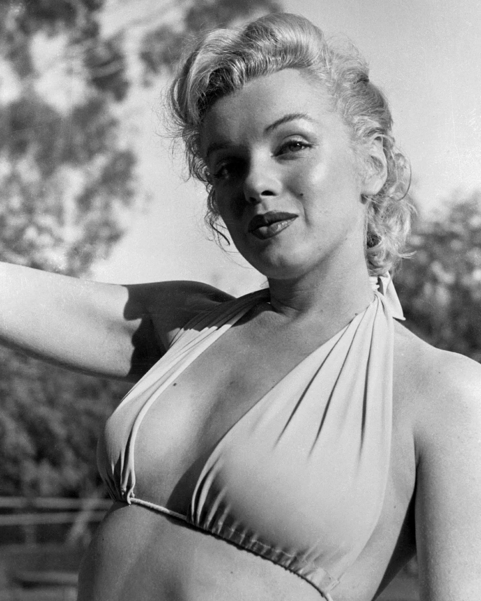 MARILYN MONROE 8x10 PICTURE TINY TOP NICE BREASTS PHOTO