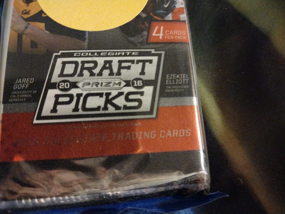 2016 Prizm Collegiate Draft Picks Football Cello Packs X2 w/Blue Parallels - Image 3 of 3