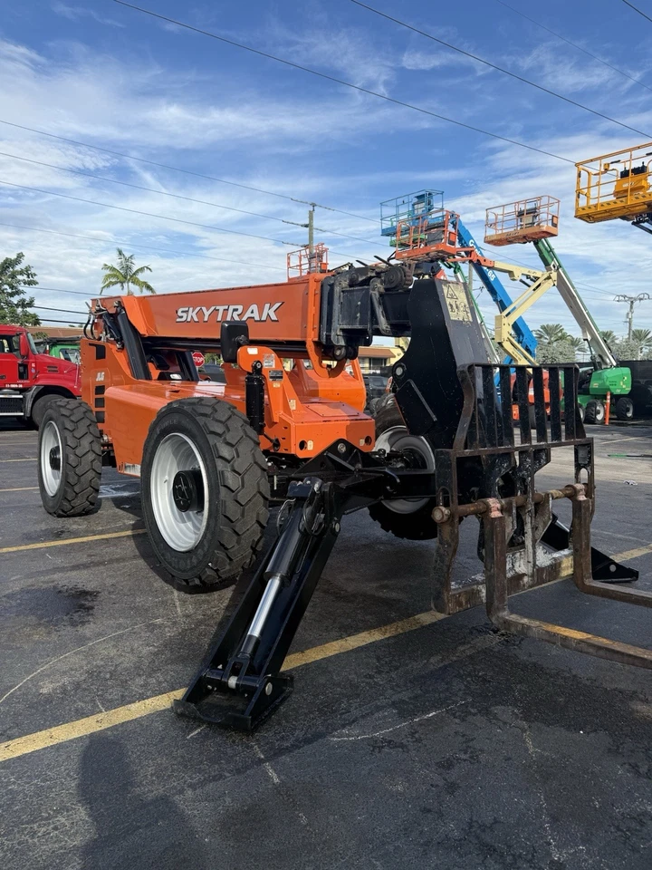 Skytrak 10054 2017 manipulador telescópico diésel 10.000 lb Foto 3 de 4