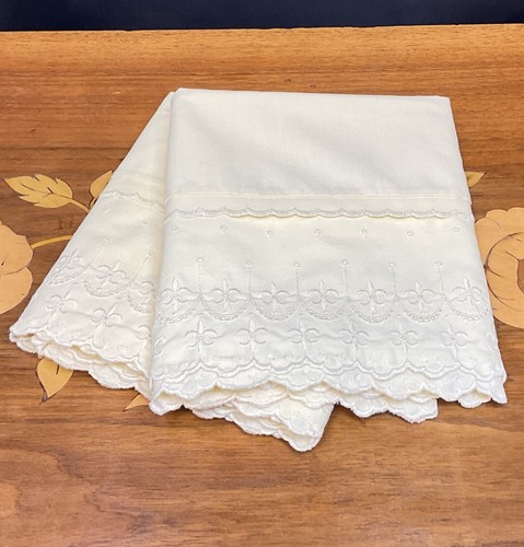 Vintage Fieldcrest Perfection Pillowcase Set Eyelet Lace Beige USA 50/50 Percale