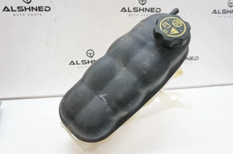 2013 Chevrolet Suburban Radiator Coolant Reservoir Bottle 84368363 OEM *ReaD* - Imagem 2 de 4
