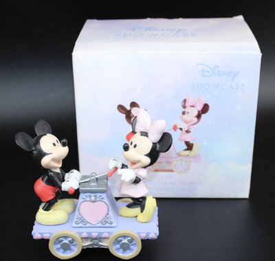 Precious Moments Disney Showcase Mickey Minnie ''Together We Can do Anything!''