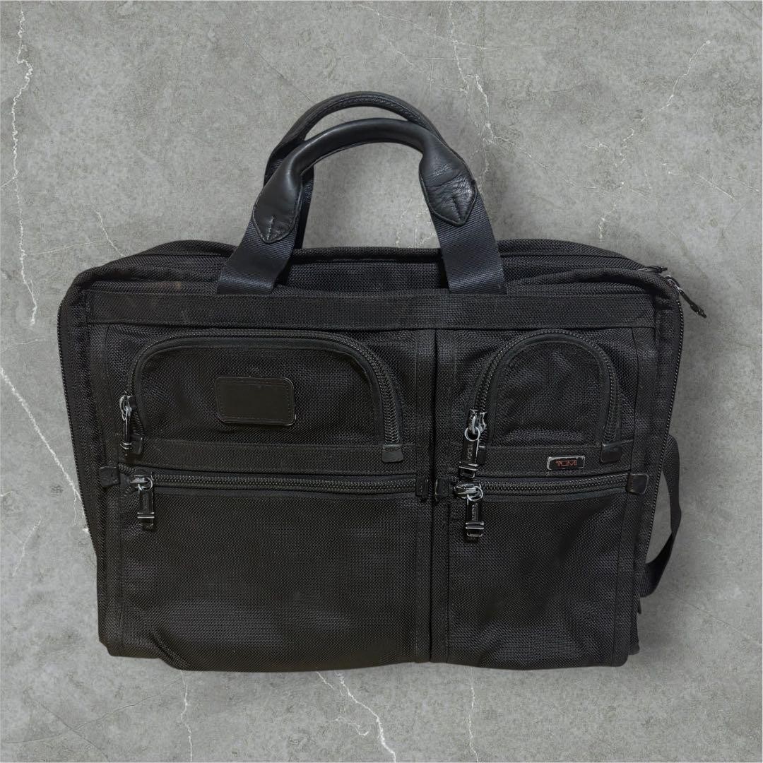 TUMI Compact Large Screen Computer Briefcase 48cm… - image 11