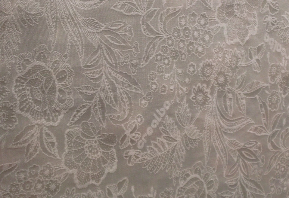 Coperta per Letto Matrimoniale in pura Seta 100% Crealba con Ricami elaborati - Immagine 3 di 4