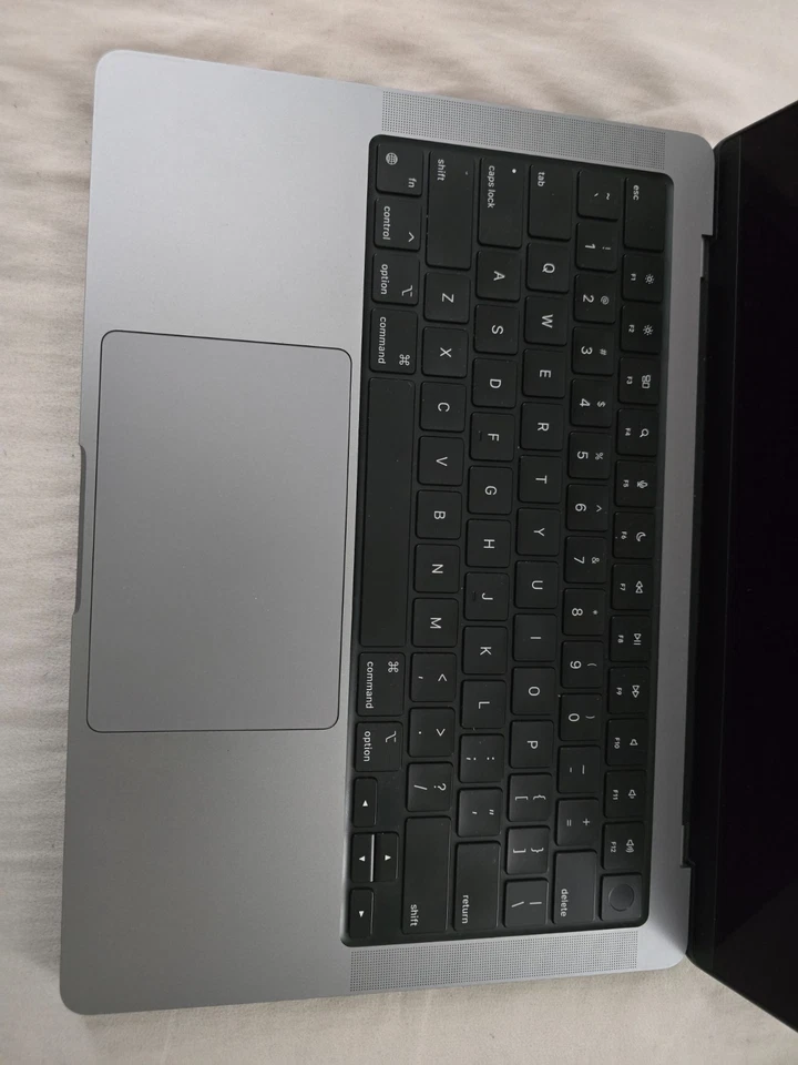 macbook pro 14 inch m1 pro 16gb 512gb (A2442) for parts not turning on - Image 2 of 4