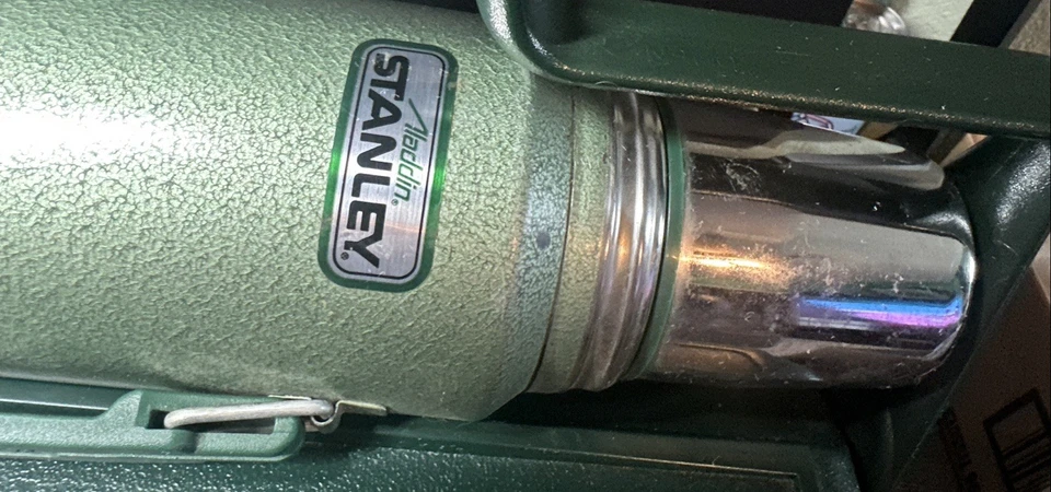 Refrigerador e garrafa térmica vintage verde Stanley Aladdin verde isolado lancheira  - Imagem 4 de 4