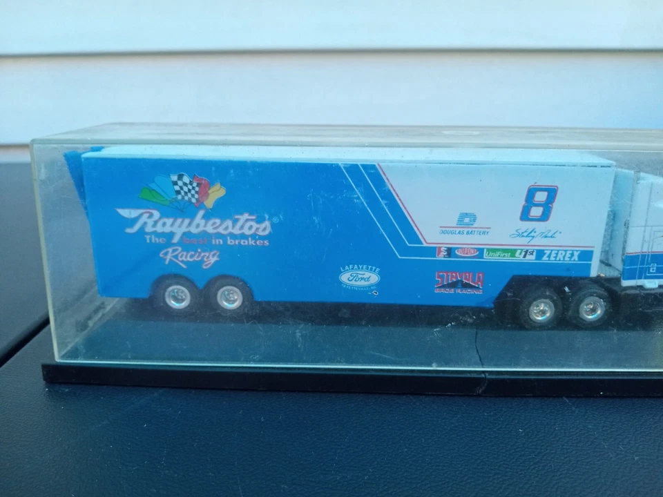 Plataforma de remolque fundido a presión Sterling Martain #8 Raybesto NASCAR Team 1:64 daños Tr7#46 Foto 2 de 4