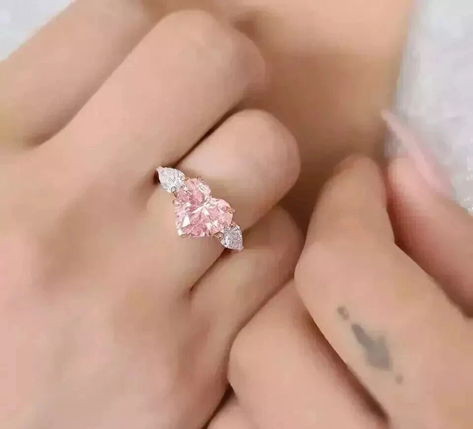 Обручальное кольцо с розовым сапфиром и бриллиантами 2 карата с покрытием из розового золота 14 карат - Изображение 2 из 4