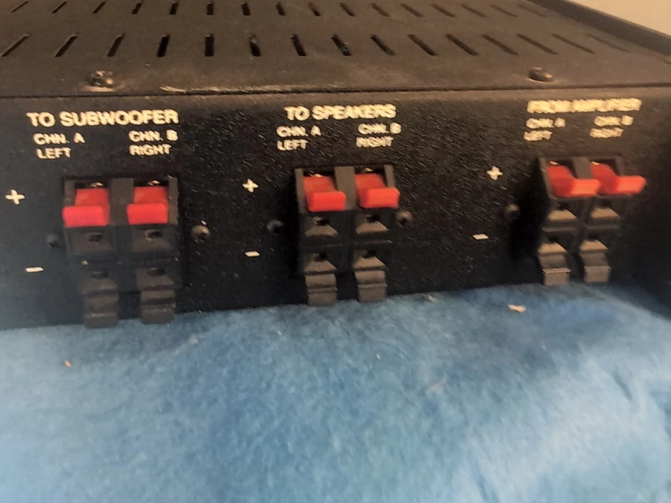 DBX 型号 XB140 低音炮功率放大器 复古 Turns On 音乐低音 — 第 4/4 张图片